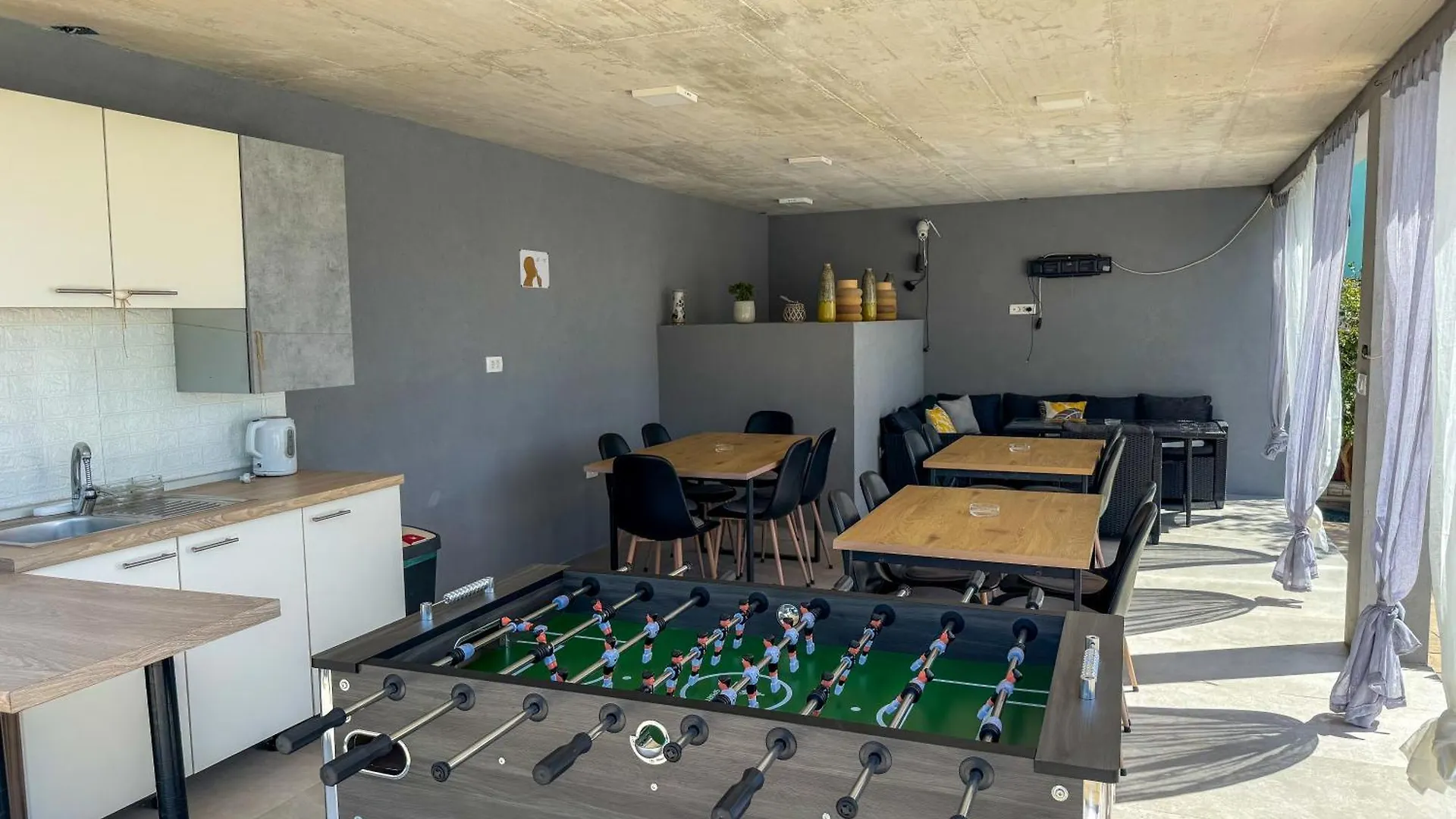 Apartman 3 Ližnjan アパート