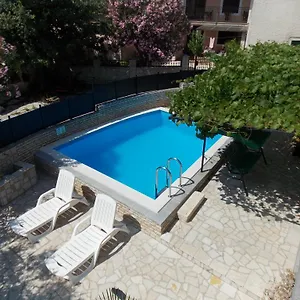 Aurelia Apartment